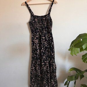 Floral Printed Maxi Dress in Black and Cream Color with Pockets